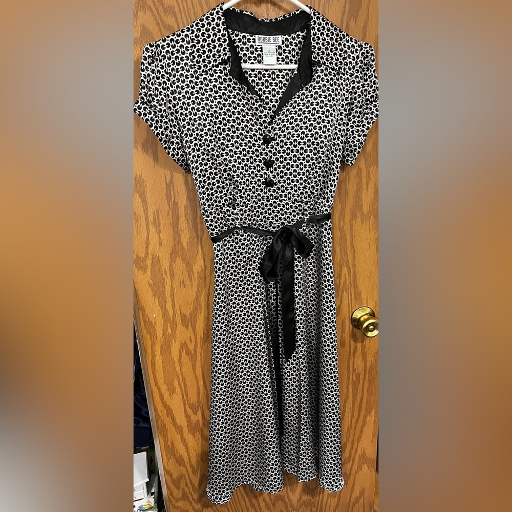 Robbie Bee Silky A line dress.Black/cream print w/ black belt to tie front/back